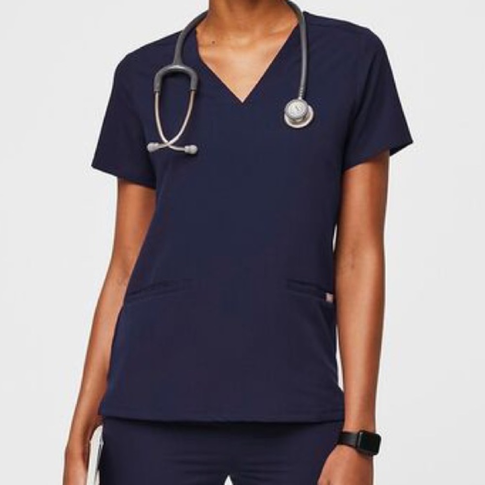 Figs Casma™ Three-Pocket Scrub Top